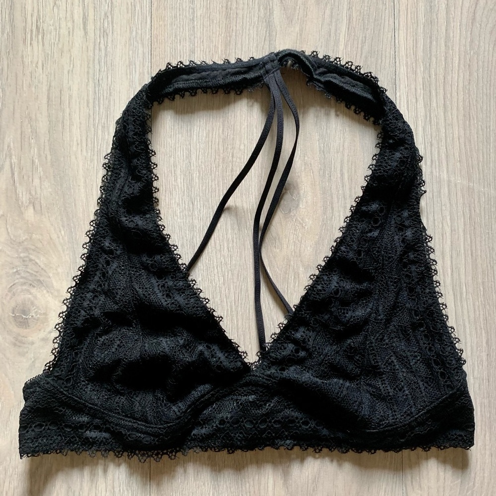 BLACK LACE BRALETTE